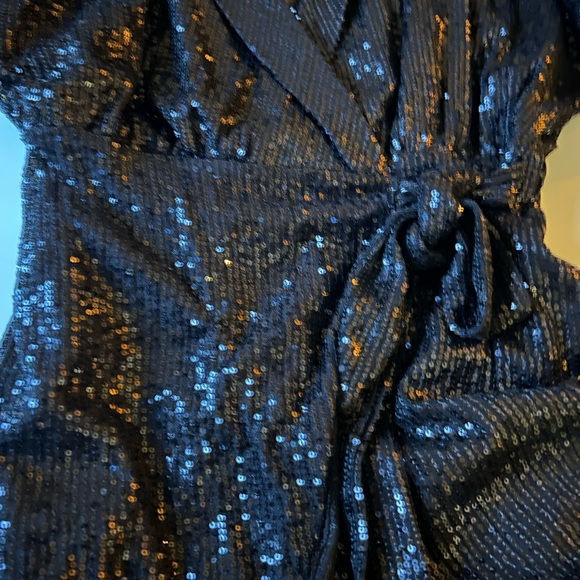 (NWT) Cocktail/Party Sequin V-Neck Wrap Romper (Size M) - Picture 11 of 11